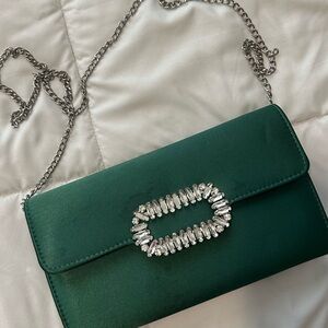 Elegant Green Clutch with Silver Chain